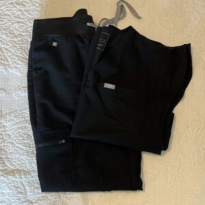 FIGS Black Women's Scrub Set